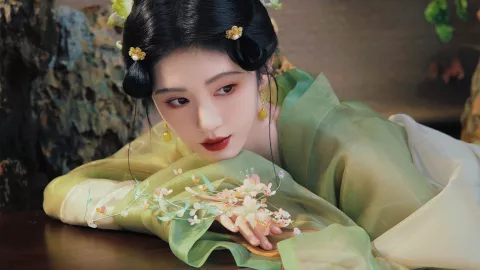 胡歌母亲去世六年阴影